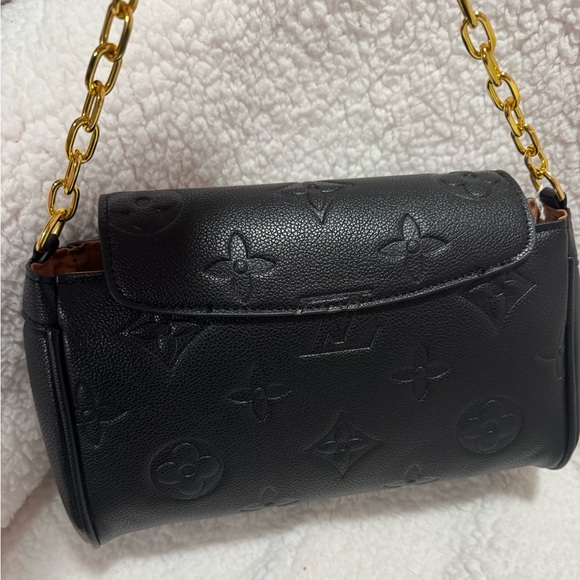 Source Unknown Black Embossed Bag with Gold Chain - Picture 2 of 3